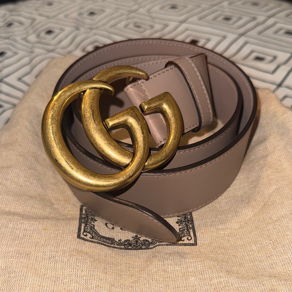 AUTHENTIC!!! Gucci Women's Beige Leather Belt with Gold GG Buckle